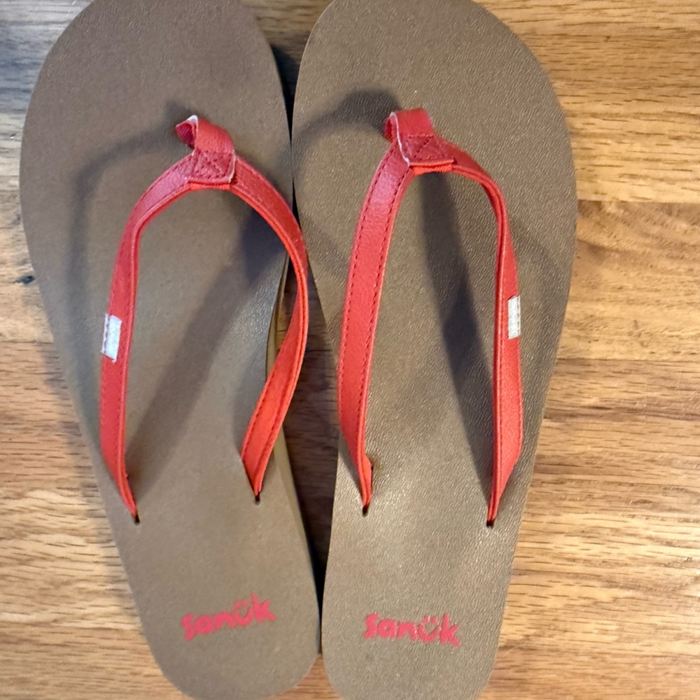 Sanuk Flip Flops